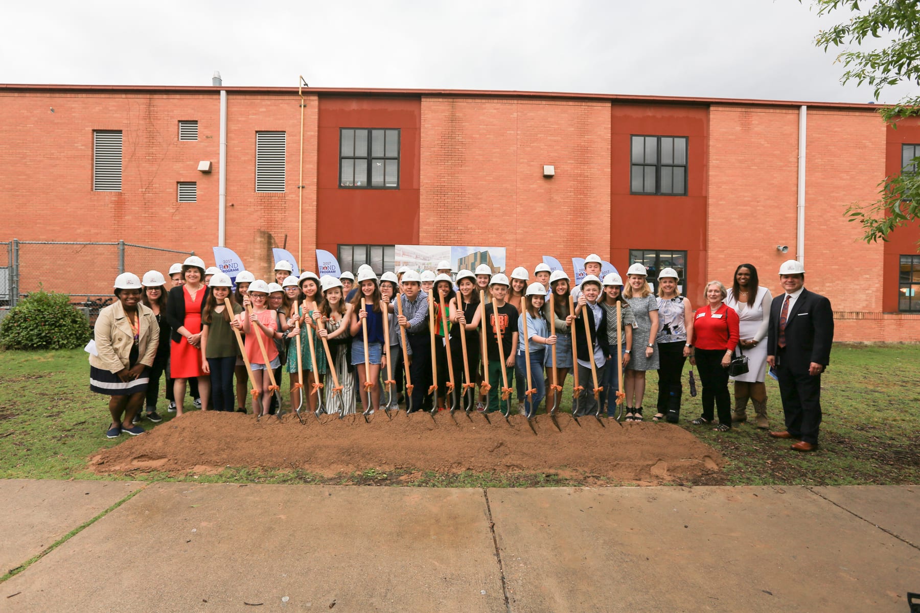 Murchison Middle School Groundbreaking student government and staff welcome Austin ISD to groundbreaking ceremony.